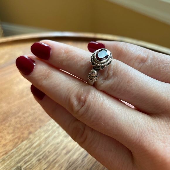Vintage Sterling silver and garnet ring , size approx 4.5 - 5 - Picture 11 of 13